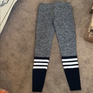 Bombshell sportswear lack and gray size medium